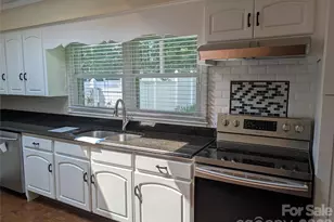 220 Augusta Dr, Statesville, NC 28625 - Photo 6