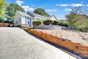 201 Sandymead Rd, Matthews, NC 28105 - Photo 38