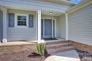201 Sandymead Rd, Matthews, NC 28105 - Photo 2