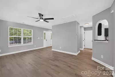 634 Longacre Drive, Charlotte, NC 28214 - Photo 6