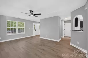 634 Longacre Dr, Charlotte, NC 28214 - Photo 6