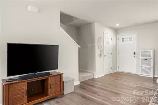 4101 Wild Rdg Dr, Charlotte, NC 28215 - Photo 8