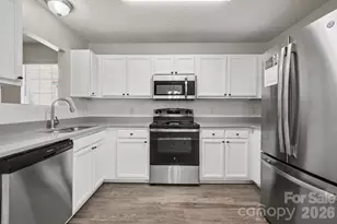 11207 Gold Pan Rd, Charlotte, NC 28215 - Photo 6