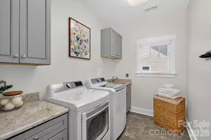2562 Roseview Ln, Charlotte, NC 28205 - Photo 14