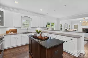 2562 Roseview Ln, Charlotte, NC 28205 - Photo 12