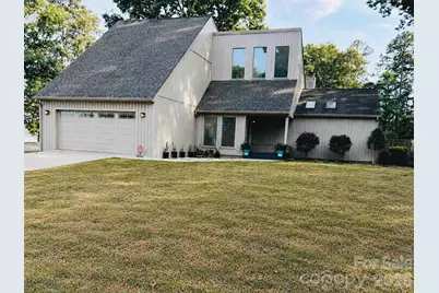 496 17th Avenue Drive NE, Hickory, NC 28601 - Photo 1