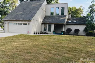 496 17th Ave Dr NE, Hickory, NC 28601 - Photo 1
