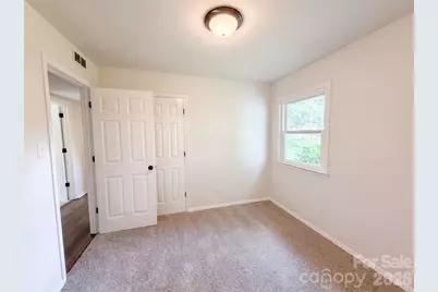 728 Milan Road E, Charlotte, NC 28216 - Photo 4