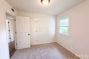 728 Milan Rd E, Charlotte, NC 28216 - Photo 4
