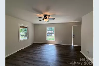 728 Milan Road E, Charlotte, NC 28216 - Photo 8