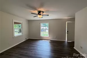 728 Milan Rd E, Charlotte, NC 28216 - Photo 8