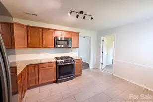 728 Milan Rd E, Charlotte, NC 28216 - Photo 2