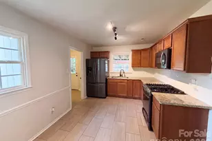 728 Milan Rd E, Charlotte, NC 28216 - Photo 6