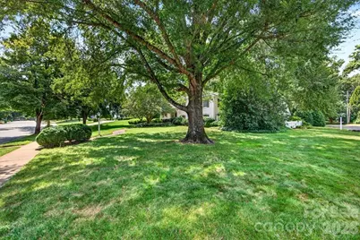 2200 Queens Road E, Charlotte, NC 28207 - Photo 4