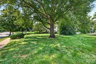 2200 Queens Rd E, Charlotte, NC 28207 - Photo 4