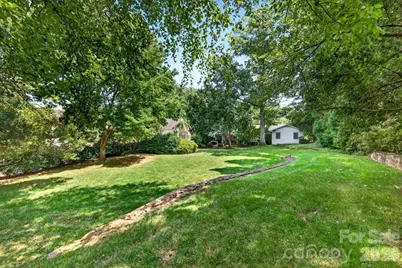 2200 Queens Road E, Charlotte, NC 28207 - Photo 10