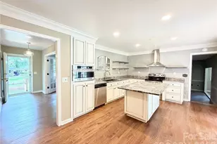 117 Robinson Ave, Matthews, NC 28104 - Photo 2