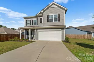 9011 Evercrisp Ln, Charlotte, NC 28215 - Photo 2