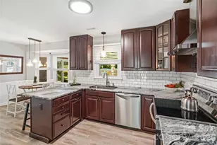2010 Glendalough Ln, Matthews, NC 28105 - Photo 8