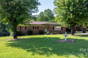 402 Dogwood Dr, Rhodhiss, NC 28667 - Photo 2