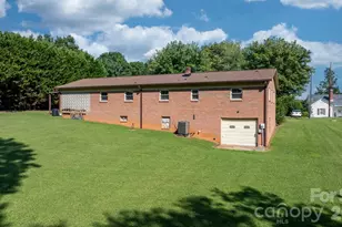 402 Dogwood Dr, Rhodhiss, NC 28667 - Photo 4