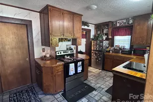 106 Myrtle St, Morganton, NC 28655 - Photo 16
