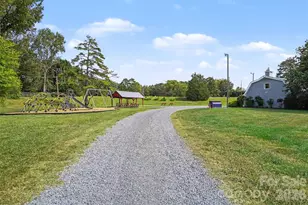 11538 Gelding Dr, Charlotte, NC 28215 - Photo 36