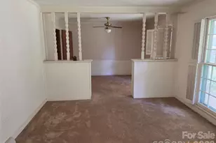 7616 Christie Ln, Charlotte, NC 28217 - Photo 2