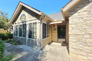 812 Wynnshire Drive, Hickory, NC 28601 - Photo 2