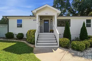 1901 Clearwood Ln, Charlotte, NC 28214 - Photo 2