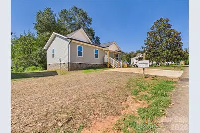 210 22nd Avenue Place NE, Hickory, NC 28601 - Photo 1
