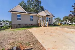 210 22nd Ave Pl NE, Hickory, NC 28601 - Photo 2