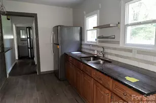 1442 School St, Statesville, NC 28677 - Photo 4