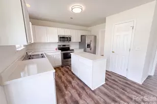 3527 Mallory Taylor Ln, Charlotte, NC 28216 - Photo 6
