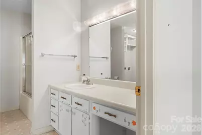 2524 Robinson Road, Newton, NC 28658 - Photo 10