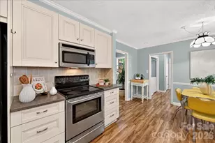 2624 Lawton Bluff Rd, Charlotte, NC 28226 - Photo 18