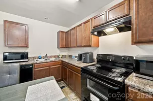 2142 Cindy Ln, Charlotte, NC 28216 - Photo 10