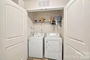 2142 Cindy Ln, Charlotte, NC 28216 - Photo 6