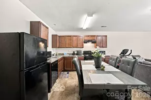 2142 Cindy Ln, Charlotte, NC 28216 - Photo 8