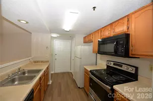 1649 Arlyn Cir, Charlotte, NC 28213 - Photo 8