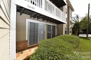 1649 Arlyn Cir, Charlotte, NC 28213 - Photo 1