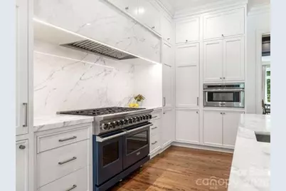 1811 Queens Road W, Charlotte, NC 28207 - Photo 10