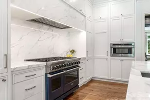 1811 Queens Rd W, Charlotte, NC 28207 - Photo 10