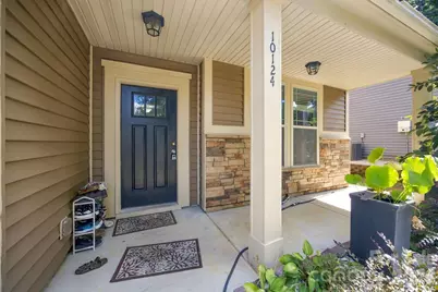 10124 Michael Crossing Drive, Charlotte, NC 28213 - Photo 2