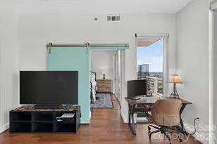 333 W Trade St, Charlotte, NC 28202 - Photo 16