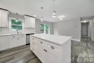 1200 Vickie Ln, Matthews, NC 28104 - Photo 8