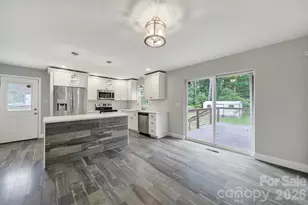 1200 Vickie Ln, Matthews, NC 28104 - Photo 4