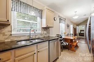 7601 Gillman Ct, Charlotte, NC 28269 - Photo 16