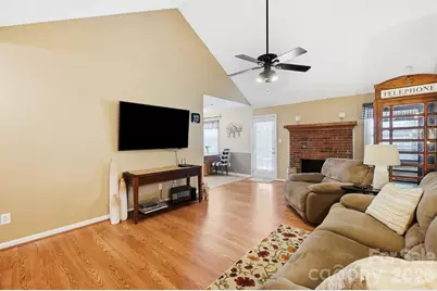 7601 Gillman Court, Charlotte, NC 28269 - Photo 8