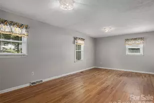 407 Lower Grassy Branch Rd, Asheville, NC 28805 - Photo 10
